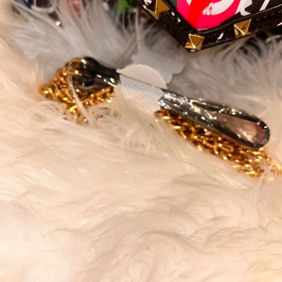 🖤Graffiti Studded Clutch - Picture 4 of 5